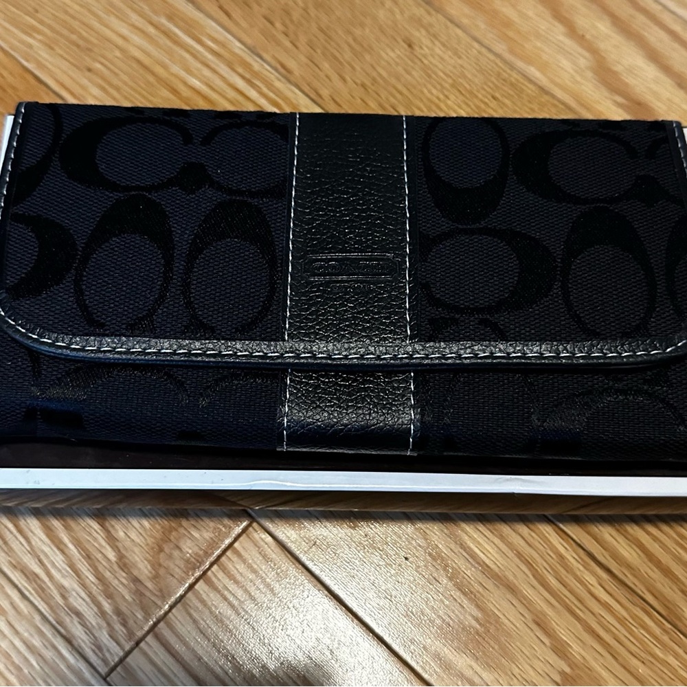 Coach Wallet - Picture 3 of 4